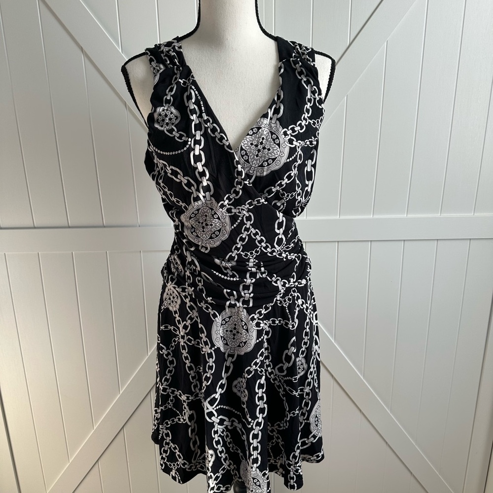Jennifer Lopez Black & White Chain Print Sleeveless Dress – Size Medium